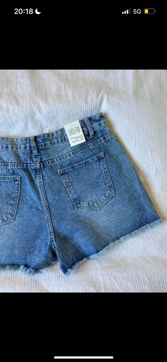 Short en jean troué - photo numéro 6