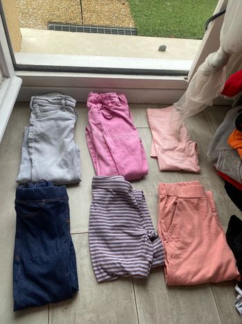 Lot de six pantalons, taille huit ans