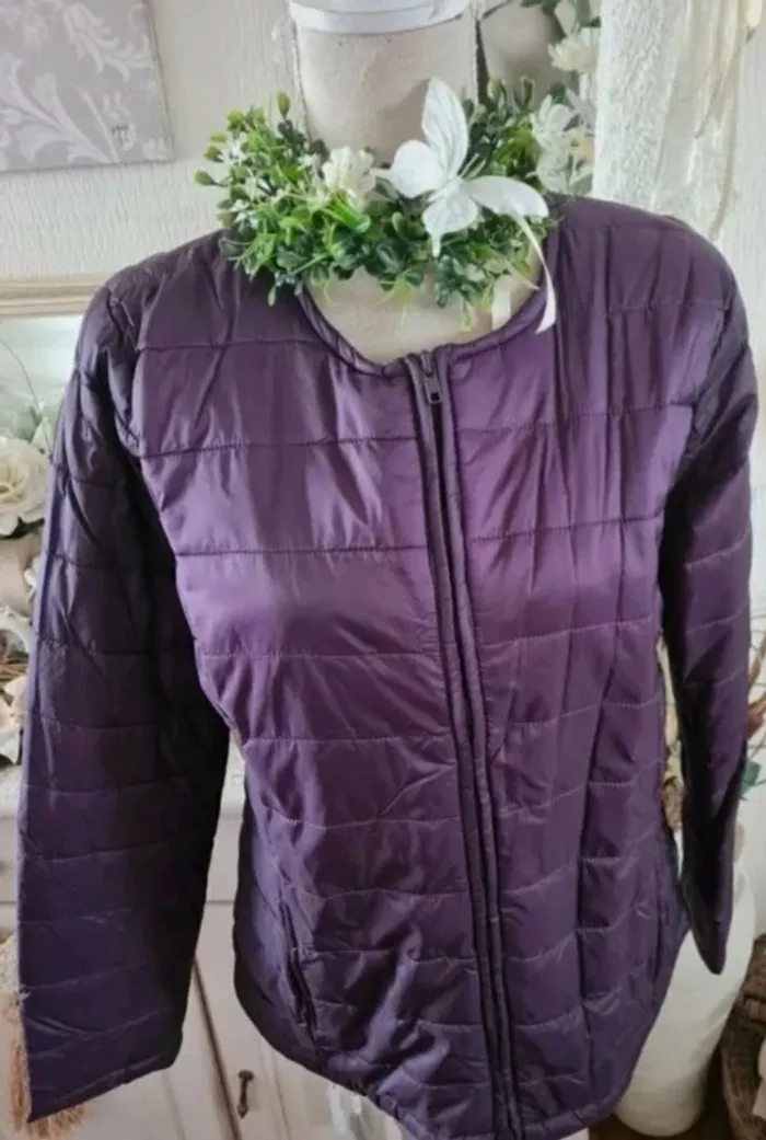 Doudoune fine violette Tissaia Taille 44 (42) Neuve - photo numéro 2