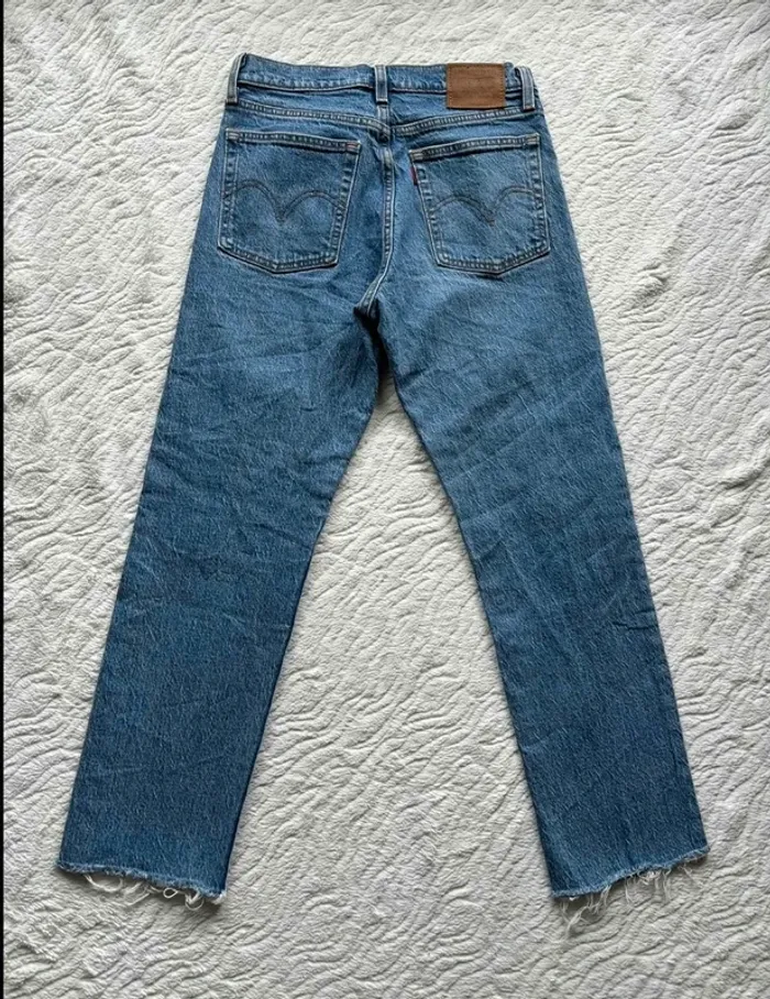 Jean Levi’s femme Wedgie Straight L28 36/38 S/M Premium Bleu taille haute 7/8 eme cropped effiloché - photo numéro 16