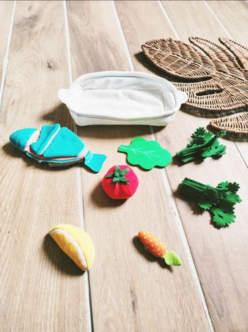 🐟Dinette Panier blanc avec divers aliments poisson et légumes en tissu- peluche