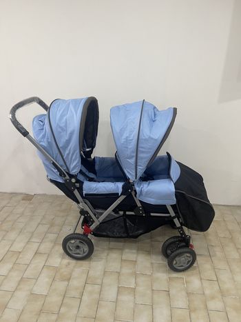 Poussette double NEUVE + housse pluie. Jamais utilisée