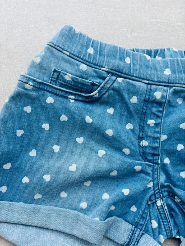 Magnifique short en jeans cœur C&A fille 10 ans neuf - photo numéro 2