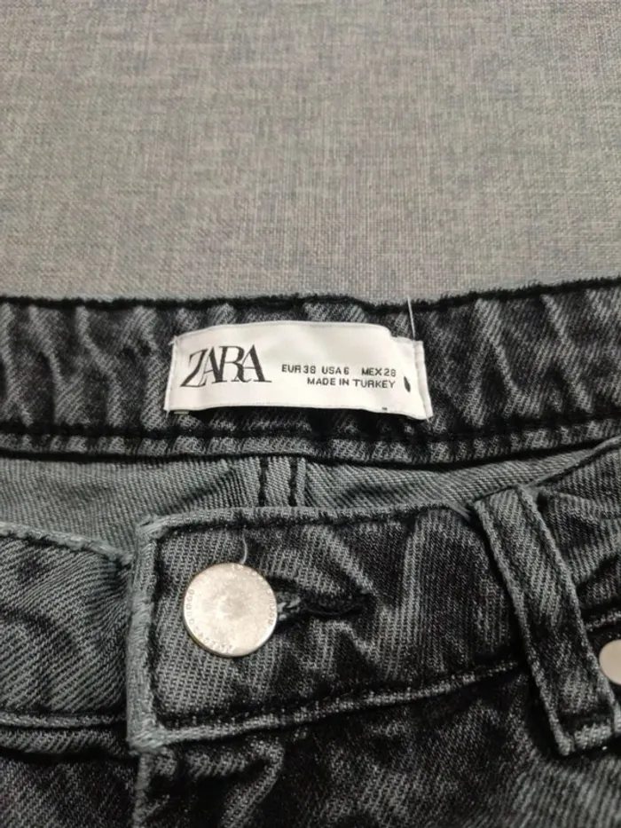 C58 short jeans gris Zara 38 - photo numéro 3