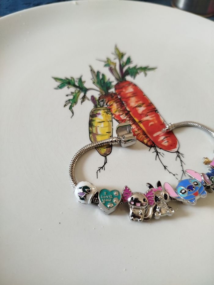Bracelet stitch Disney neuf avec 8 charm 19 cm - photo numéro 2