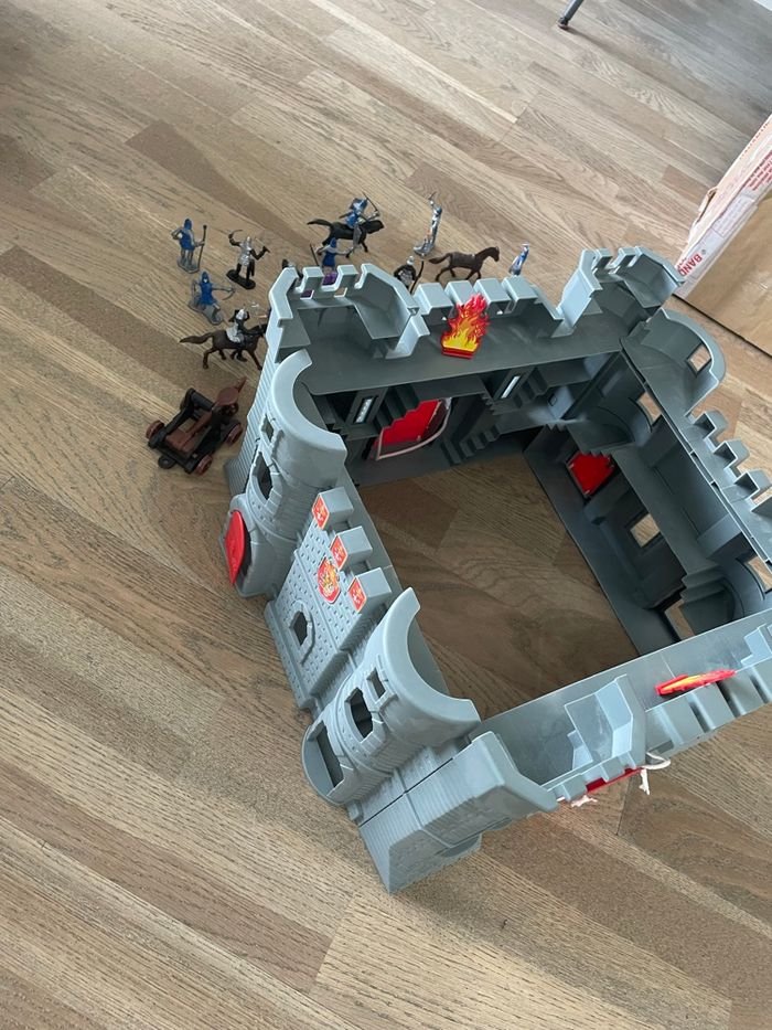 Château fort et chevalier - photo numéro 3