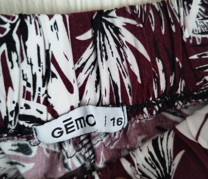 Short court - Ado Fille - photo numéro 4