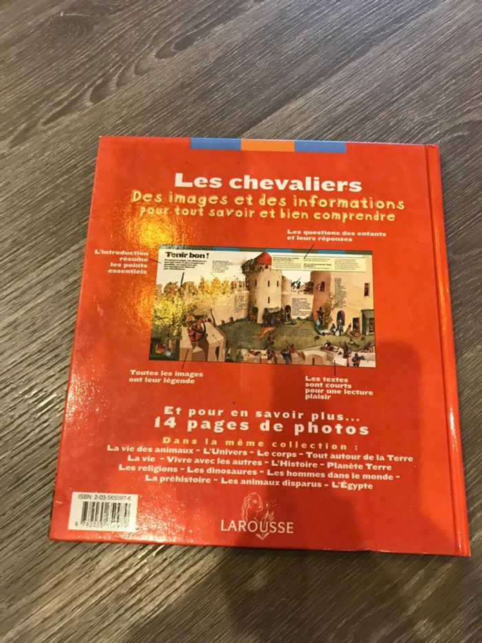 L encyclopédie Larousse 6/9 ans Les chevaliers - photo numéro 2