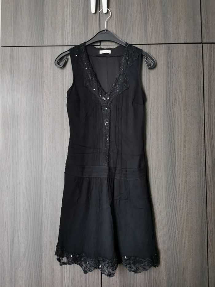 Robe noire à sequins