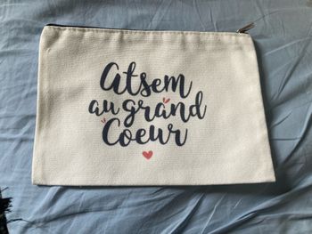 Pochette / Trousse à maquillage NEUVE à offrir à l’ATSEM de votre enfant