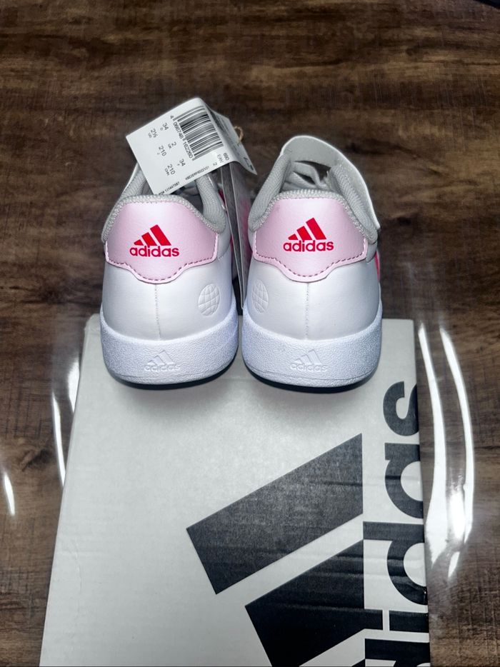 Baskets adidas neuf - photo numéro 3