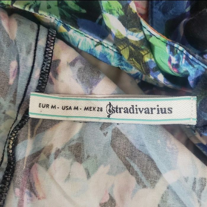 Jolie robe Stradivarius taille M - photo numéro 3