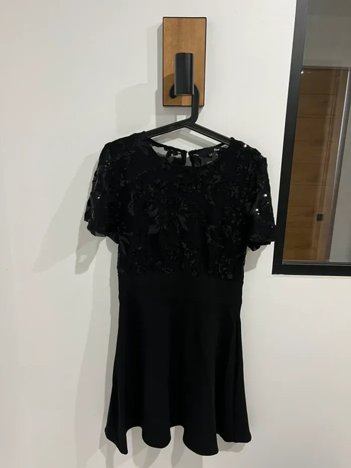 Robe noire à sequin