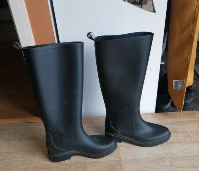 Jolie paire de bottes  en caoutchouc - photo numéro 2