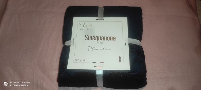 Plaid neuf marque Sinequanone couleur bleu marine