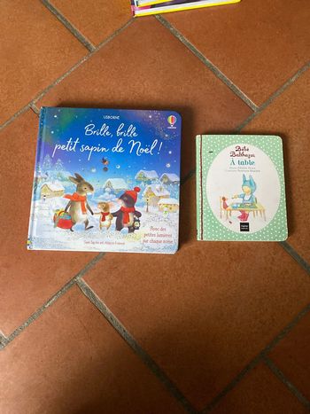 Bébé balthazar a table et petit sapin de Noël