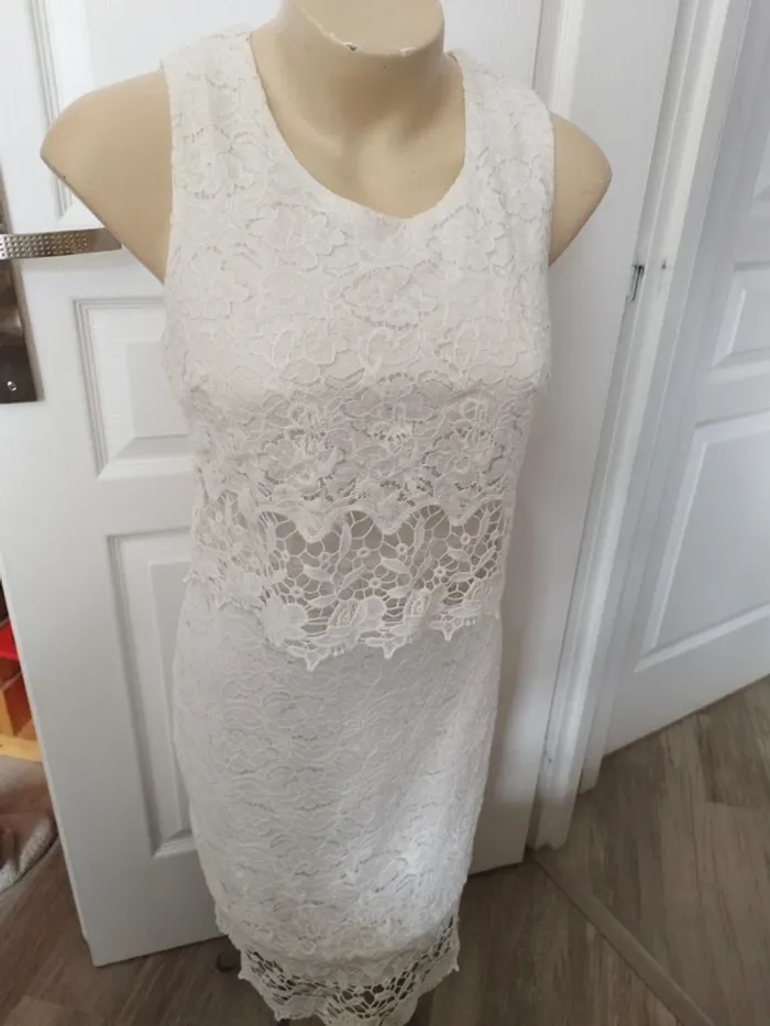 Robe en dentelle blanche taille 36 - photo numéro 2