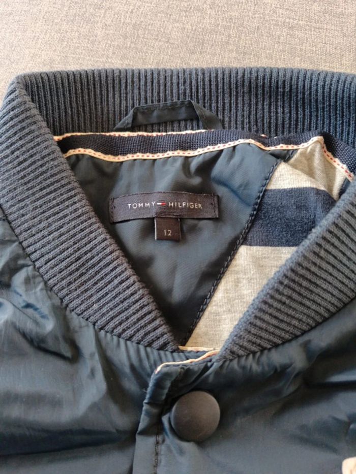 C53 blouson marine Tommy Hilfiger 12 ans - photo numéro 3