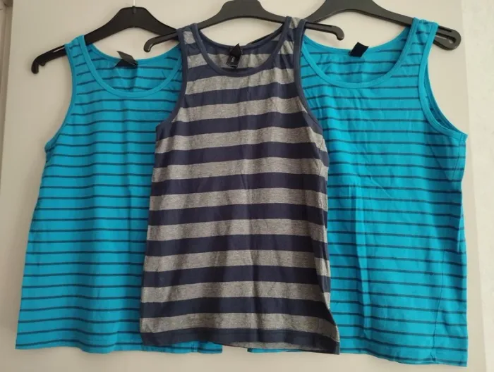 Lot 3 Débardeurs C&A taille 10 ans