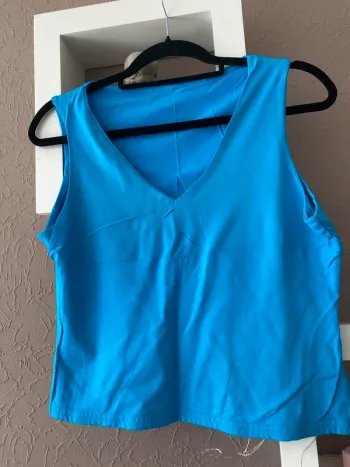 Débardeur turquoise taille 42