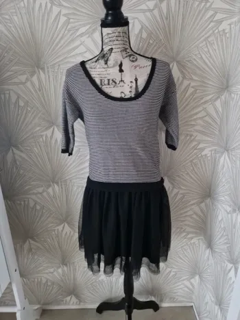 Jolie robe rayée + tulle en bas Naf Naf taille 38