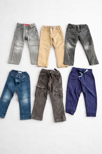 Lot de 6 pantalons pour enfants en très bon état :