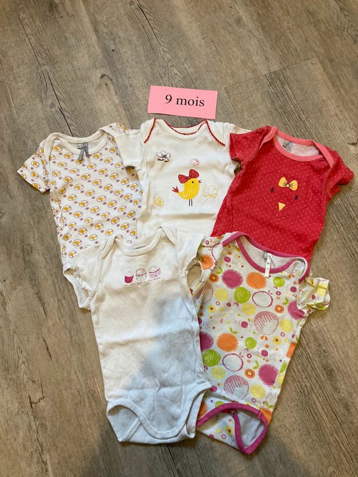 Lot 5 body 9 mois
