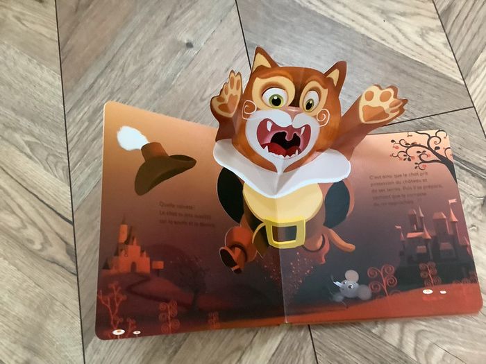 Livre: le chat botté avec textures Neuf - photo numéro 3