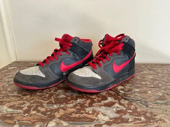 Nike Dunk Hi Medium Grey/ Varsity Red-Black Taille 38.5
