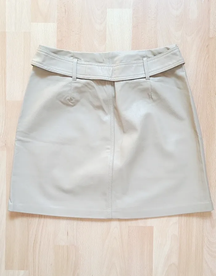 Jupe en simili cuir beige neuf taille 38 - photo numéro 2
