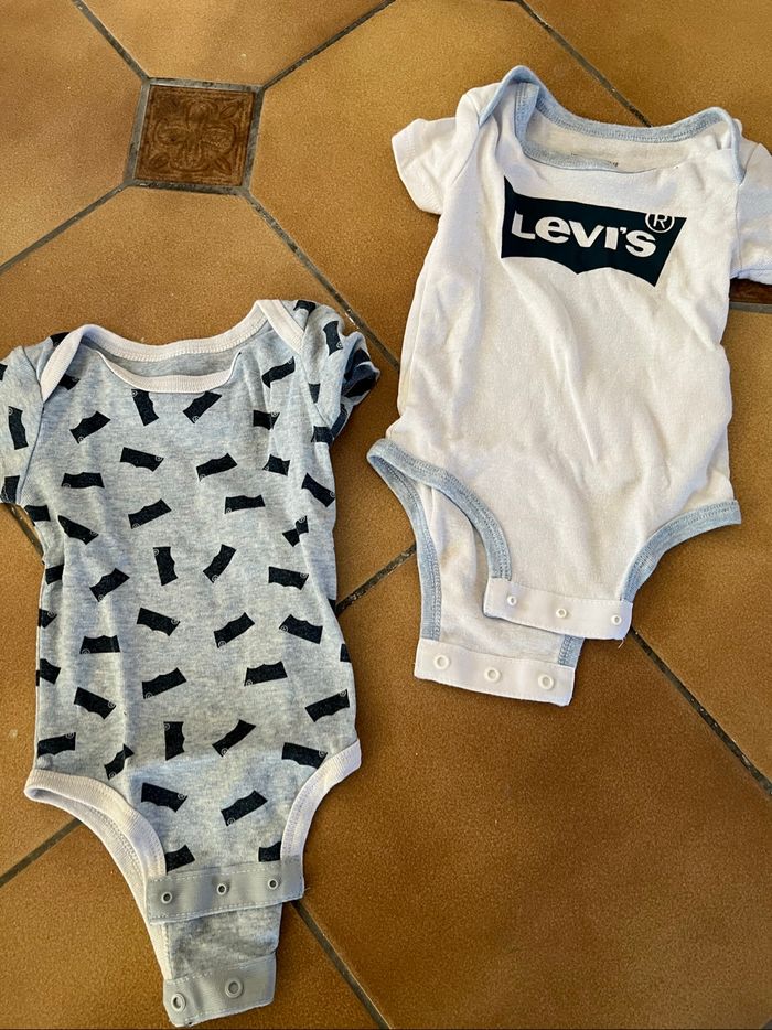 Lot deux bodies levis