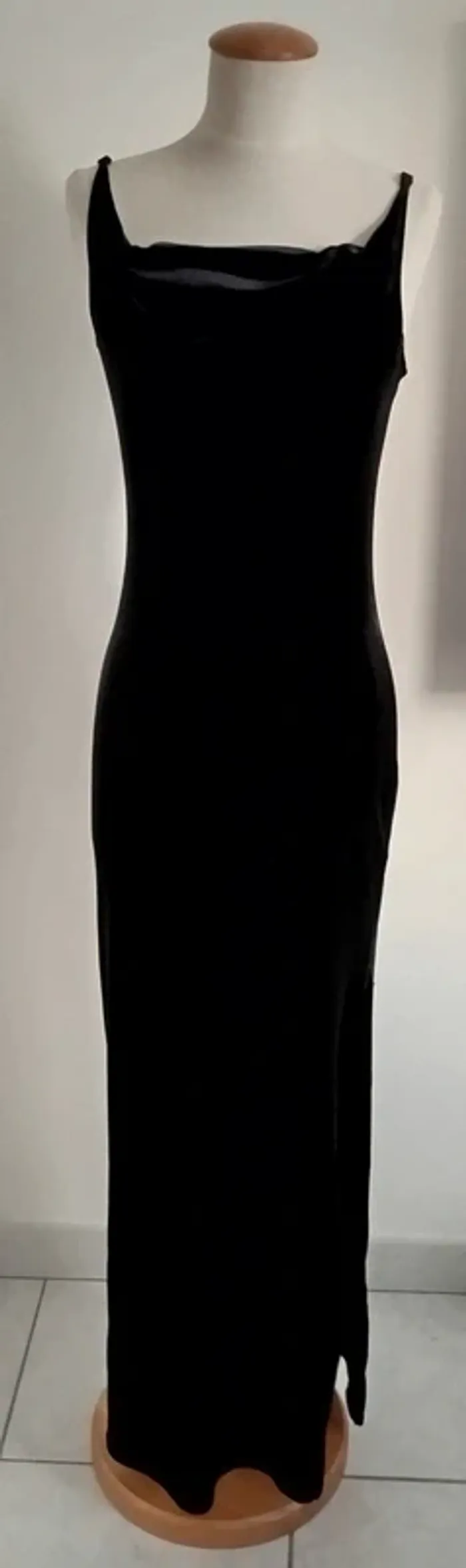 Magnifique robe longue noire  fendue Tati c'est chic taille 36 - photo numéro 2