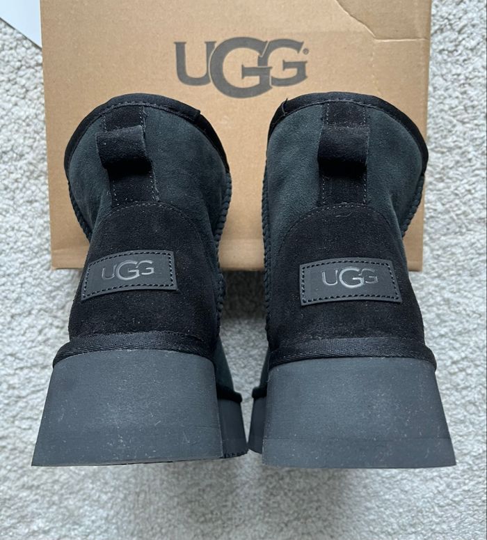 Bottines UGG Classic Mini Platform - Taille 37 - Neuves - photo numéro 3