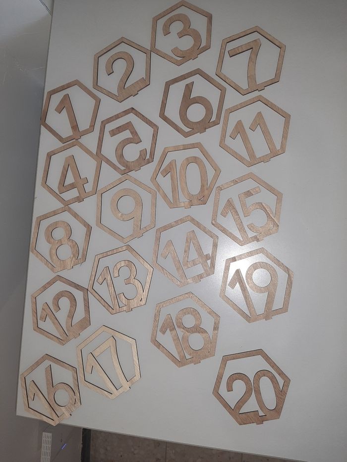 Numéro de table en bois mariage - photo numéro 1
