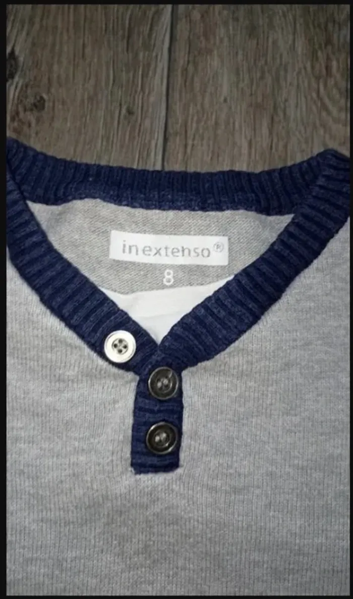 pull fin gris col V très bon état 8 ans / 128 cm Très bon état In Extenso - photo numéro 2