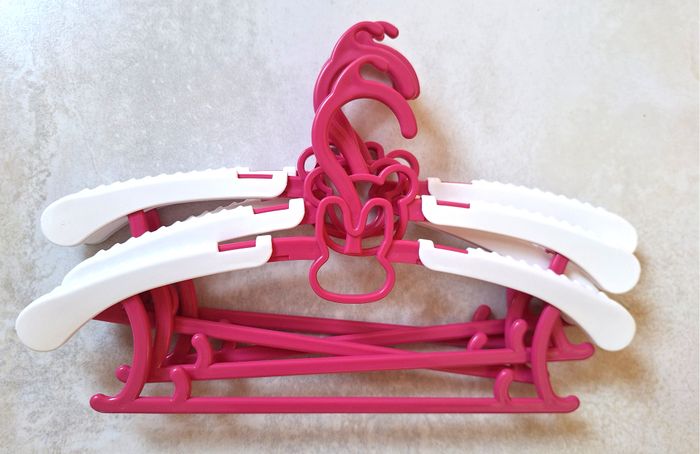 LOT DE 5 CINTRES ENFANTS - FILLE