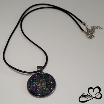 Pendentif noir pailleté