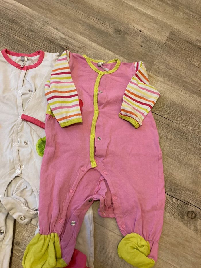 Lot 4 pyjamas légers 9 mois - photo numéro 4