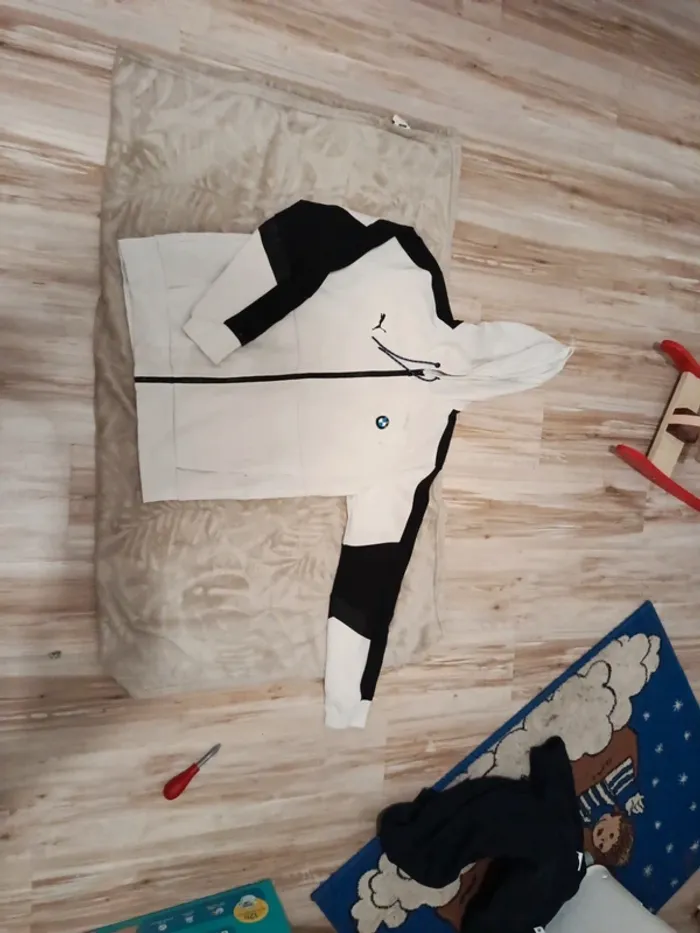Lots de 2 vestes et un maillot - photo numéro 3