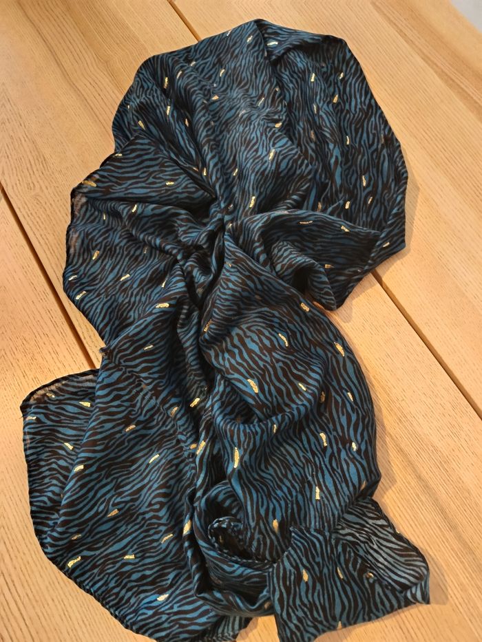 Écharpe légère bleu canard et noire