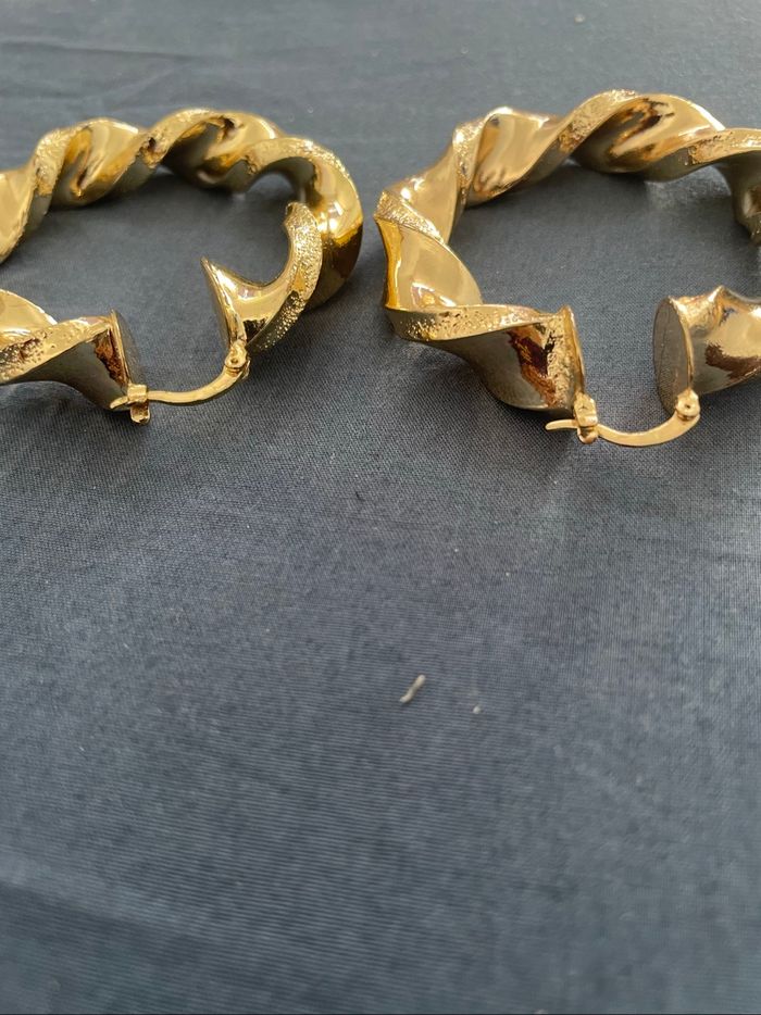 Boucles d’oreilles créoles torsadées dorées – avec pochette - photo numéro 2