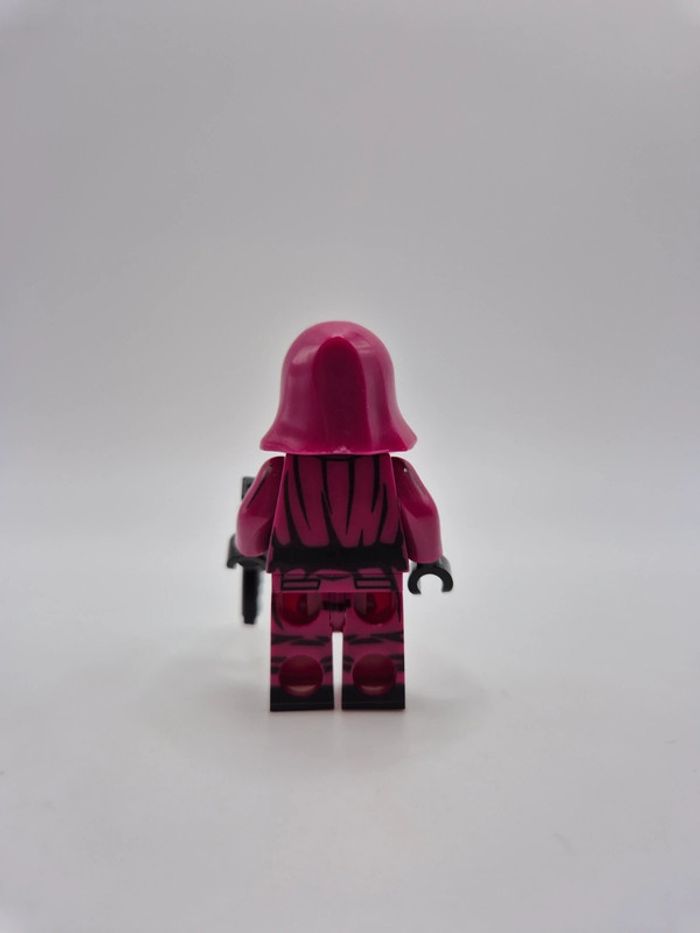 Figurine type lego soldat garde Squid Game - photo numéro 3