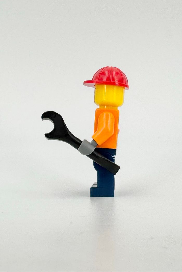 Lego Figurines City : Le Conducteur du Chariot Élévateur du Train Cargo 60198 - NEUF - photo numéro 2