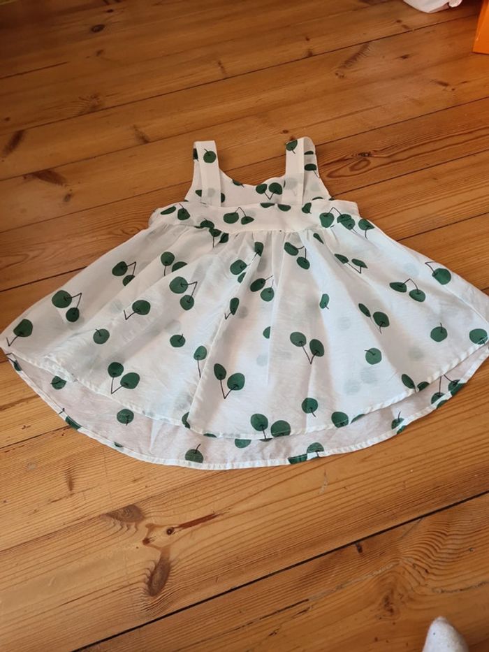 Robe blanche/verte - photo numéro 2