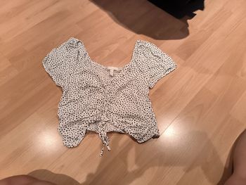 Top court blanc à pois noirs H&M taille L