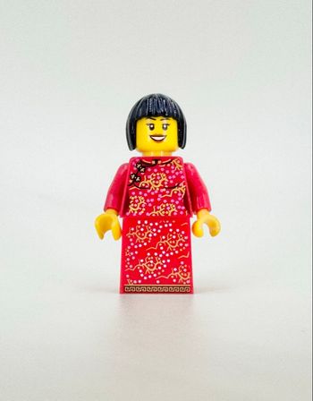 Lego Figurines Nouvel An Chinois : Jeune Femme en Habits Traditionnels