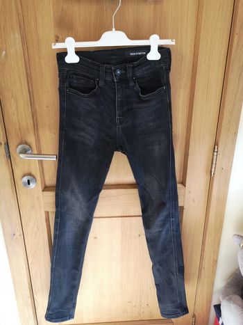 Jeans skinny en noir légèrement délavé H&M 28