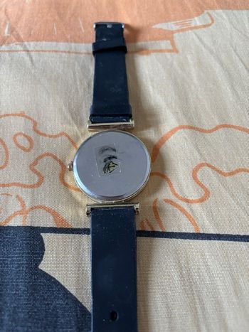 Montre femmes aiguilles et trotteuses 