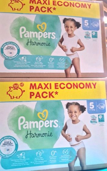 Deux cartons couches pampers T5 