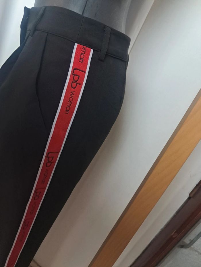 Les petites bombes pantalon ajusté T.36 neuf - photo numéro 6